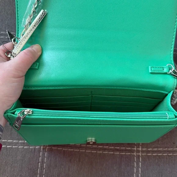 NWT💎 Badgley Mischka Kelly Green Leather Crossbody - Picture 8 of 10